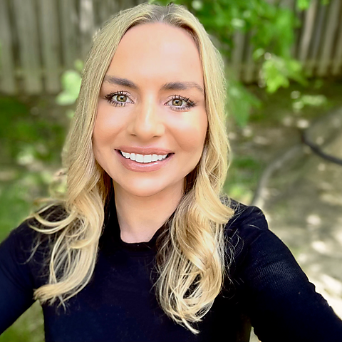 Nicole Ponek, Social Media Strategist
